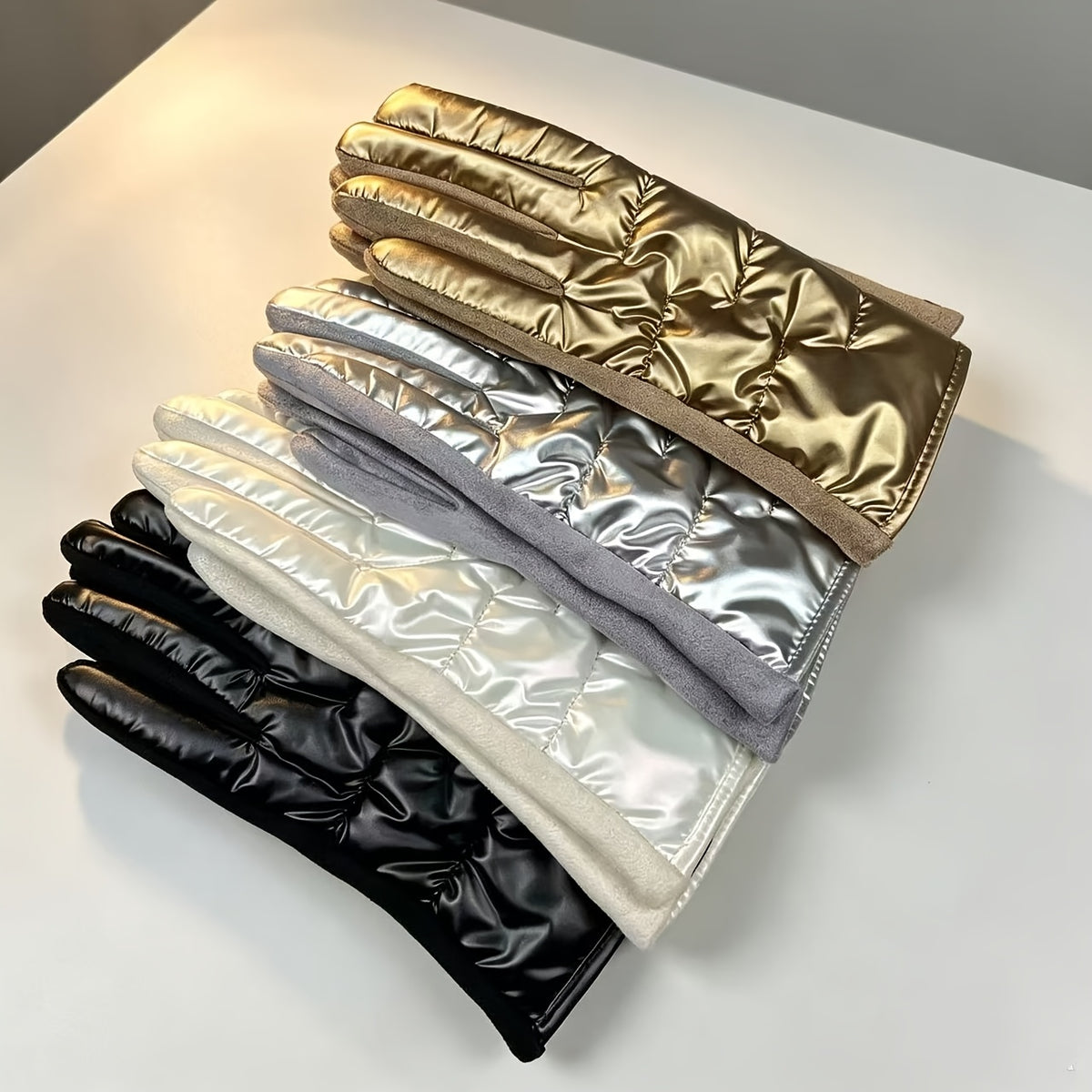 Gants femme tactiles portés à vélo