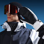 Gants de ski moufle noir et blanc portés au ski
