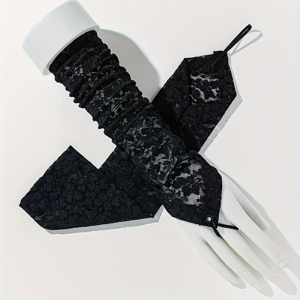 Mitaine femme en dentelle noire avec détail strass