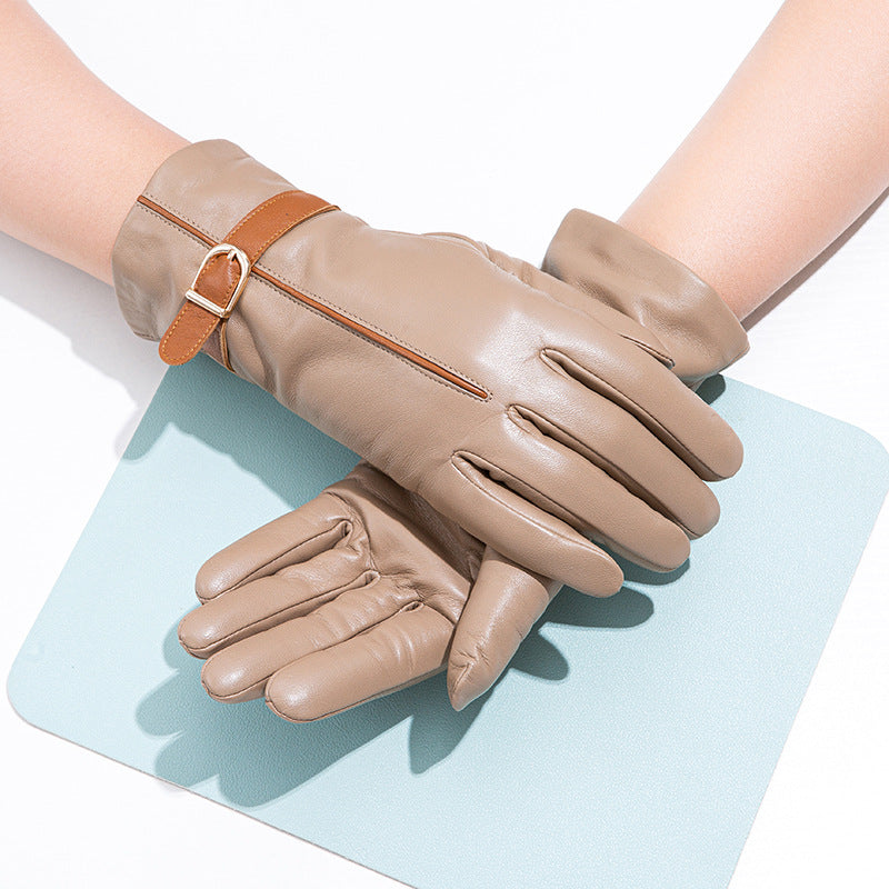 Gants femme peau de mouton coloris beige, bride en cuir contrastée