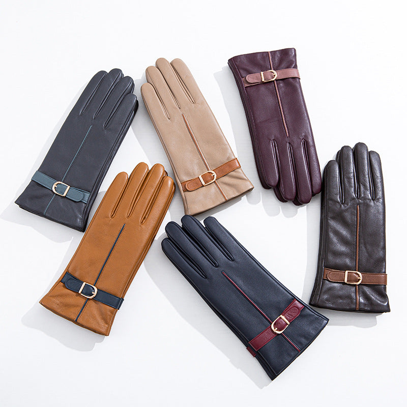 Gants femme peau de mouton, paire posée à plat