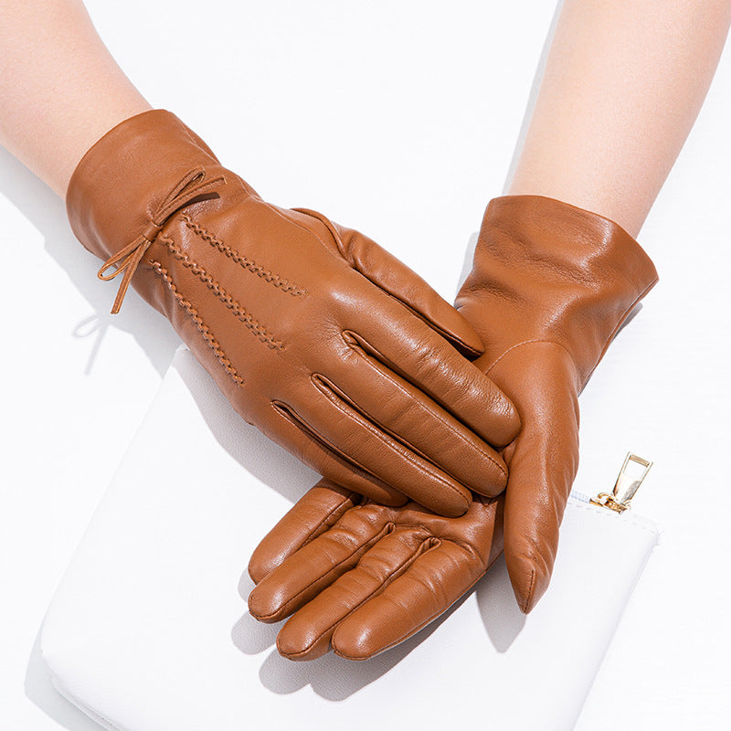 Gants cuir femme, coloris camel, porté