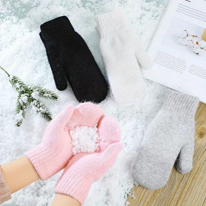 Moufle femme tricot fin, pliée dans une poche
