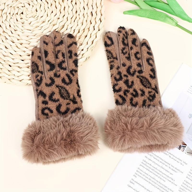 Gants femme café, vue de face sur fond neutre