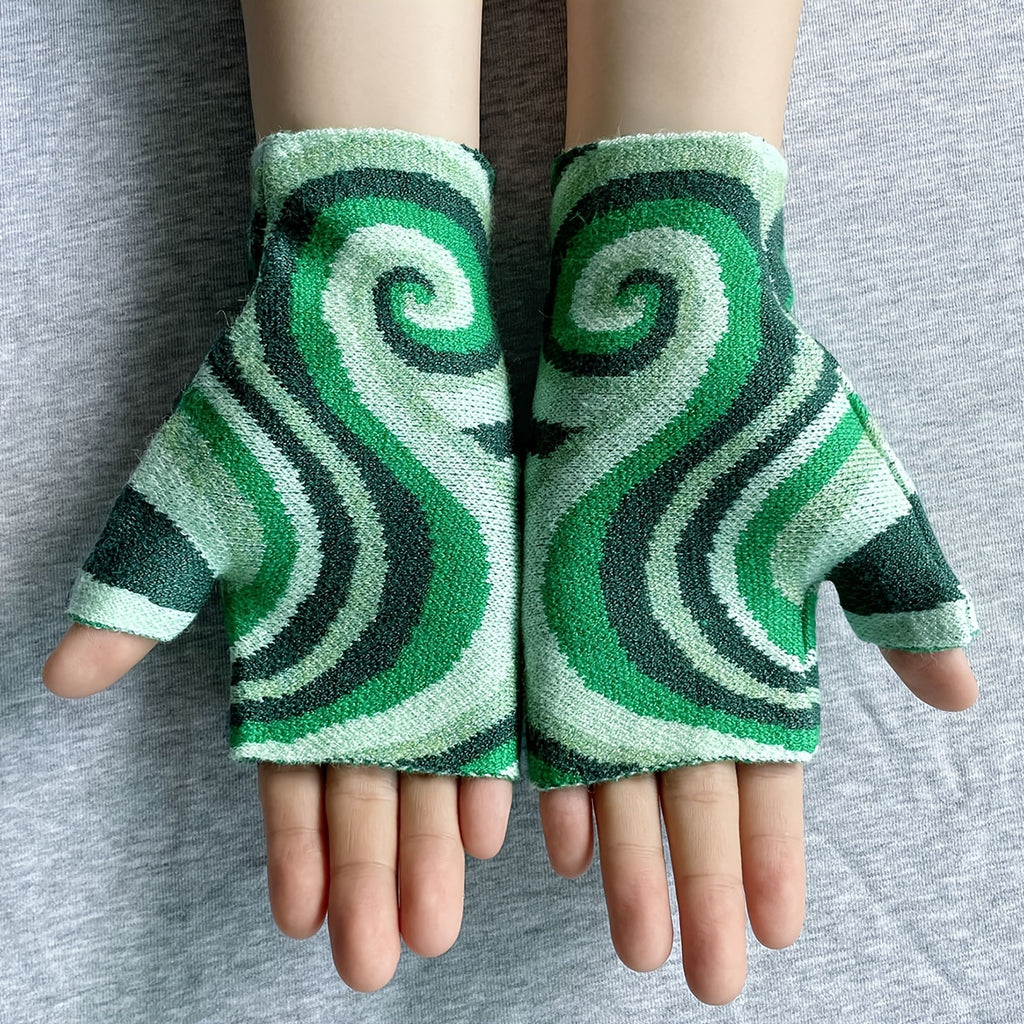 Mitaines femme vertes portées de dos, maille jacquard en spirale