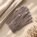 Gants femme rouge, vue de dos