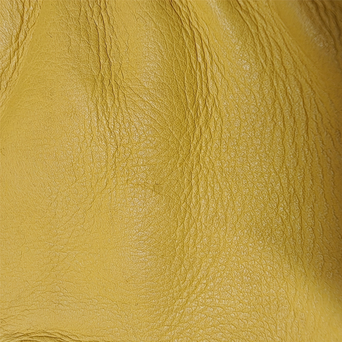Gants cuir homme jaune, vue rapprochée des coutures