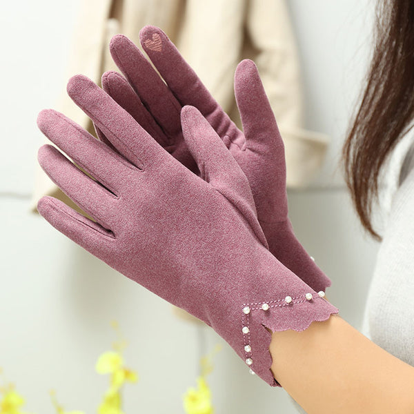 Gants tactiles femme mauves, cœur brodé au bout de l'index et poignet perlé