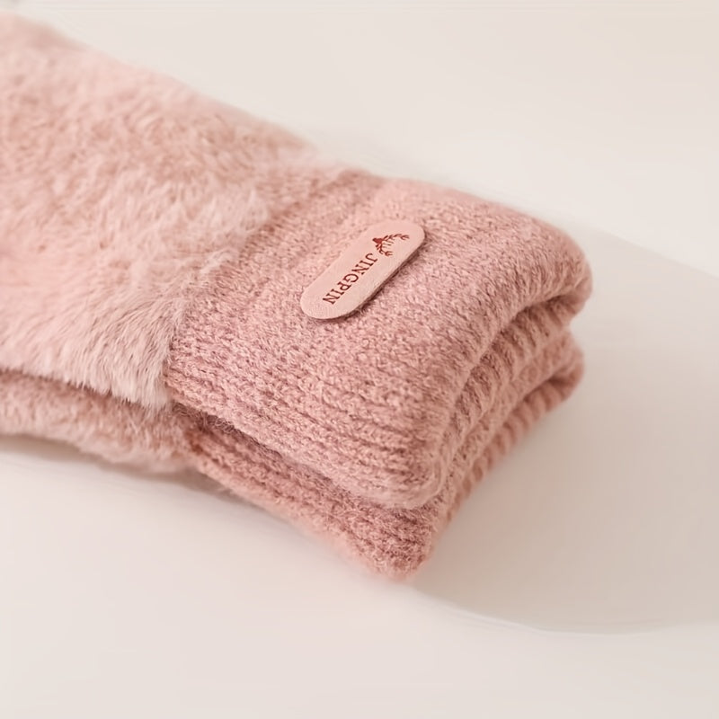 Moufle femme bicolore, portée