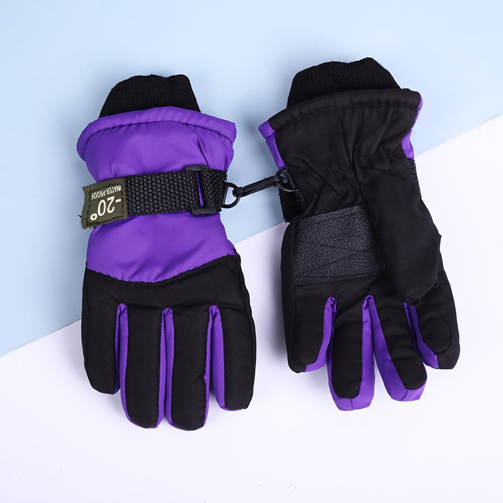 Gants de ski enfant, six coloris disposés sur la neige