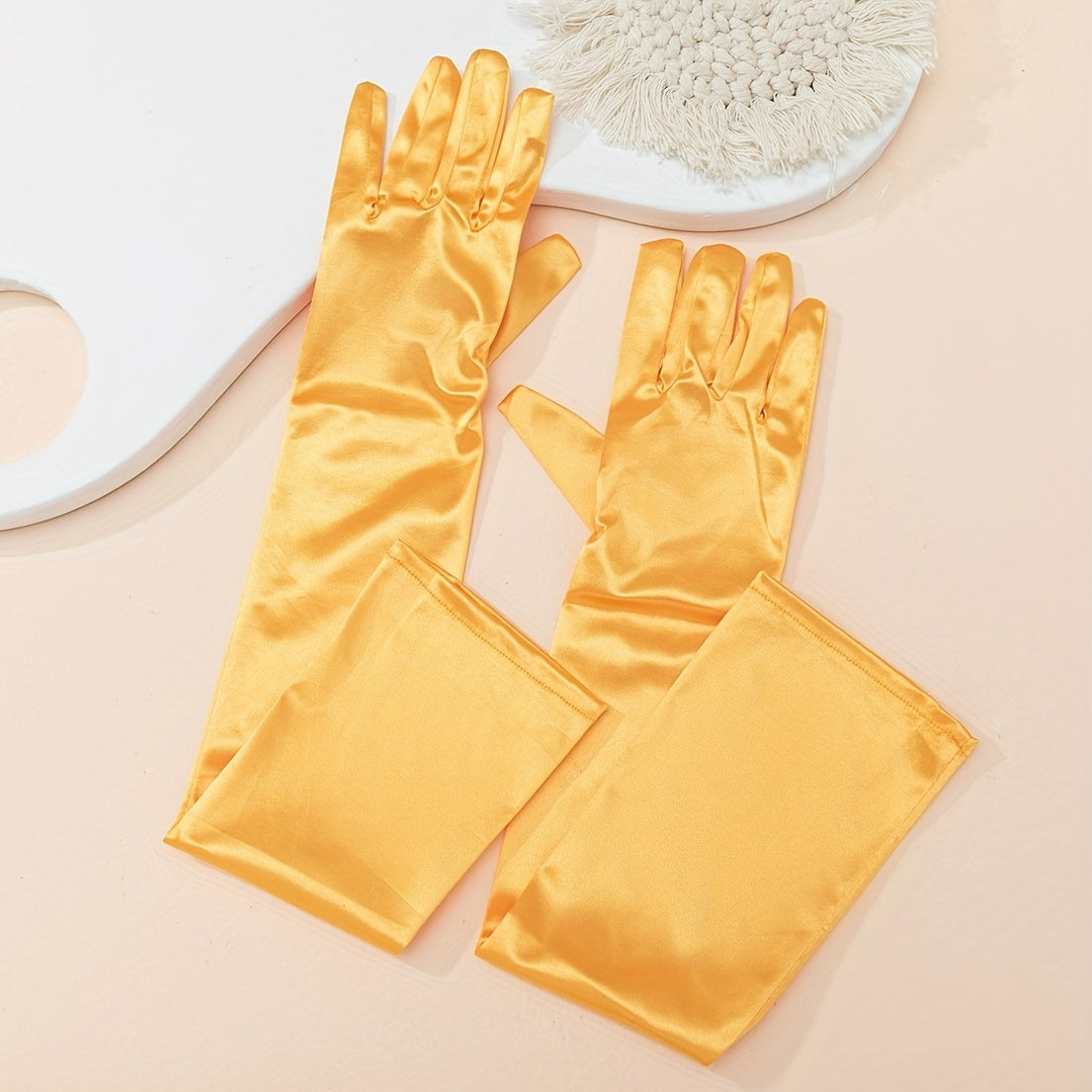 Gants longs femme satin, vue de dos