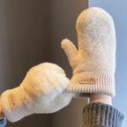 Moufle femme, paire complète posée à plat