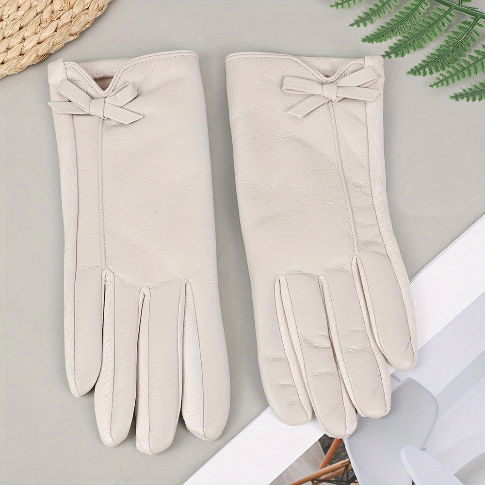Gants femme similicuir portés, usage quotidien