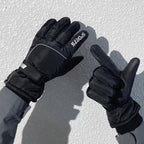 Gants de ski, gros plan sur la texture antidérapante des doigts