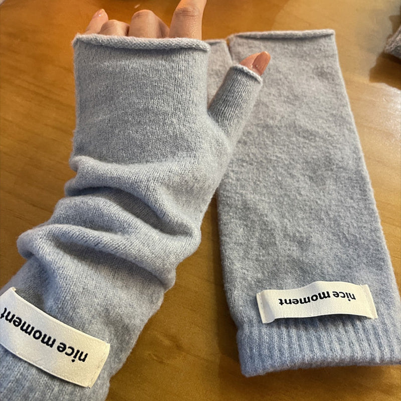 Mitaine femme, détail du tissu extensible