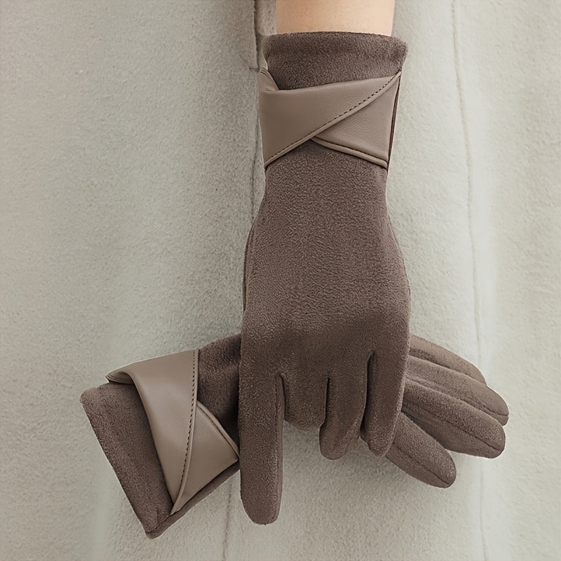Gants femme, gros plan sur la bande croisée