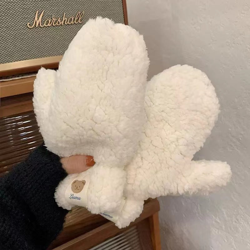 Moufle femme peluche teddy, détail du fil rouge porte-bonheur