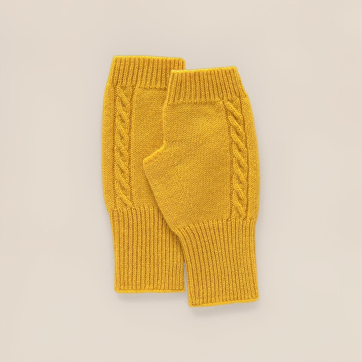 Mitaine femme en laine et cachemire, tricot torsadé et poignet côtelé