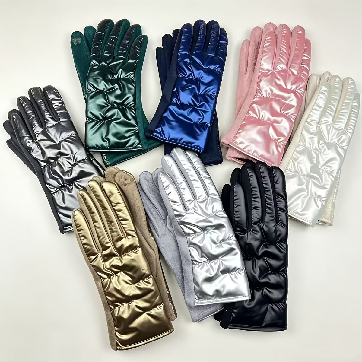 Gants femme tactiles beige et rose, paire posée à plat