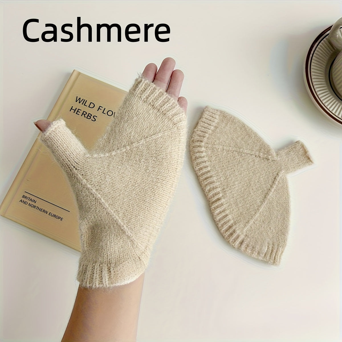 Mitaine femme beige en laine et cachemire, motif coquillage