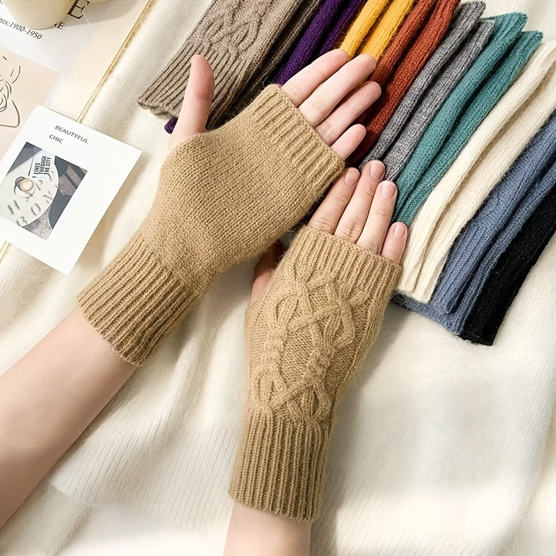 Mitaine femme tricot, portée à la main