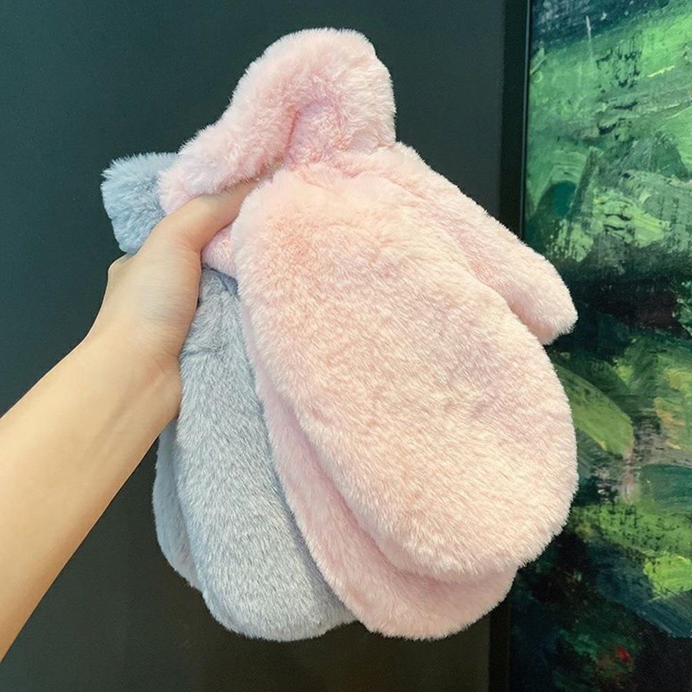 Moufle femme peluche, détail de la matière veloutée