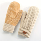 Gants moufle femme beige, tricot torsadé, vue de face