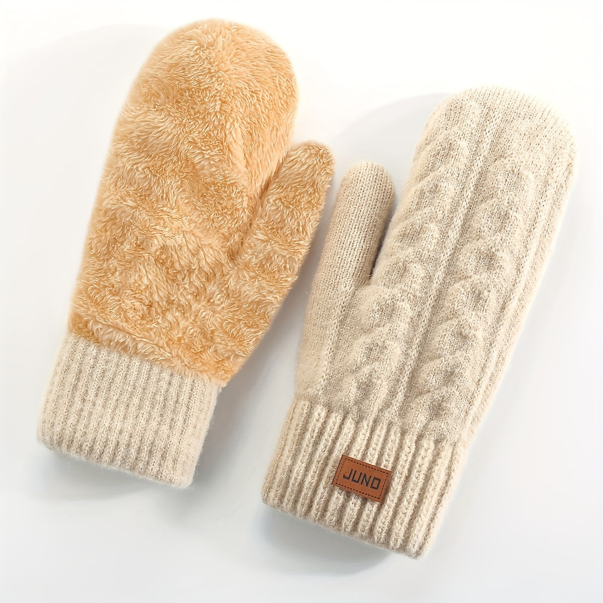 Gants moufle femme beige, tricot torsadé, vue de face