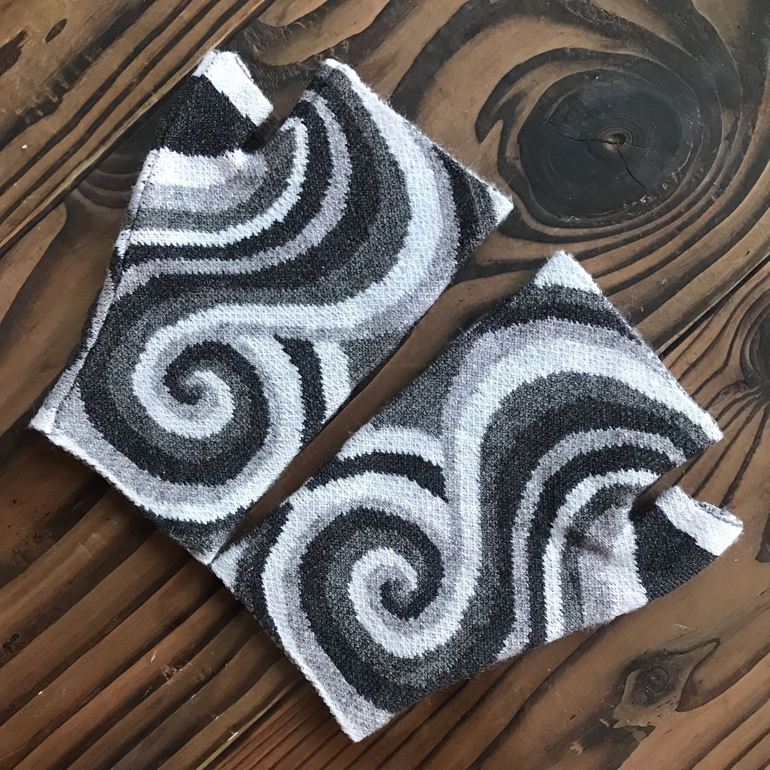Mitaines femme grises posées à plat, spirales gris et blanc