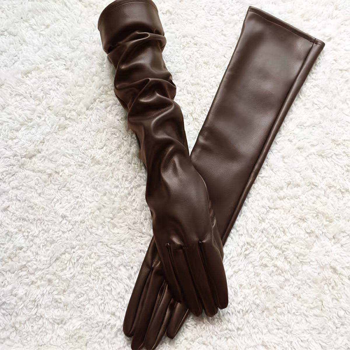 Gants longs femme effet cuir, vue complète du bras