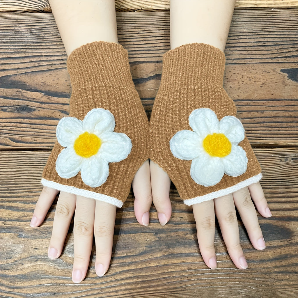 Mitaines femme camel à marguerite crochetée, portées à plat