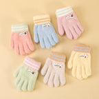 Gants enfant tricotés, détail du tricot