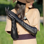 Gants similicuir femme longs, vue rapprochée