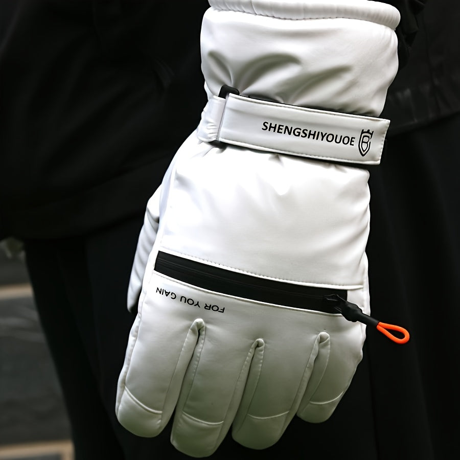 Gants de ski blancs portés, sangle de serrage au poignet