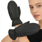 Moufle femme cuir, vue portée en extérieur