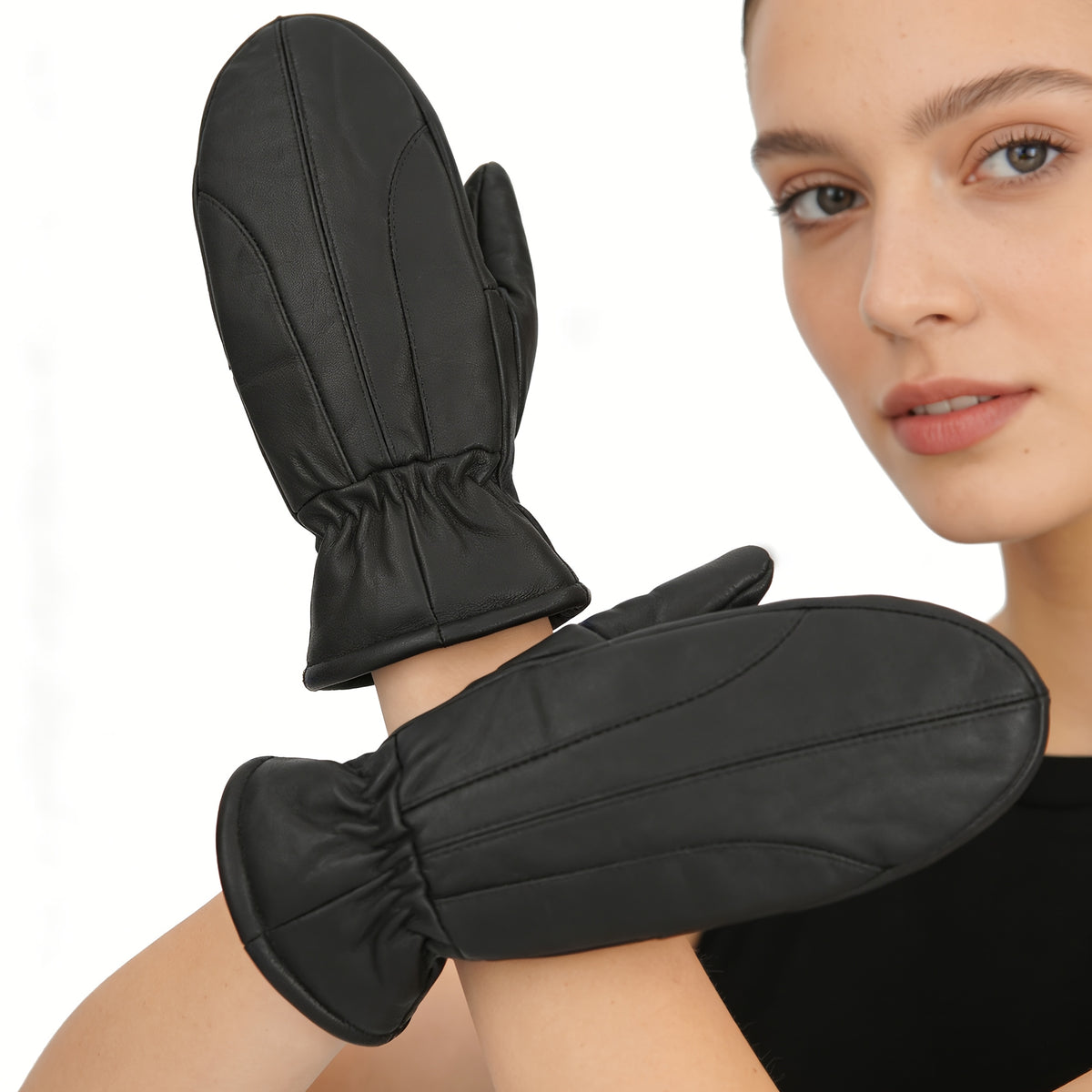 Moufle femme cuir, vue portée en extérieur