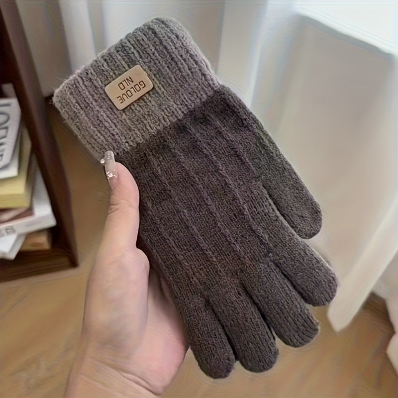 Gants femme en cachemire portés à vélo