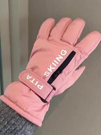 Gant de ski rose porté sur le poignet, poche zippée au dos de la main