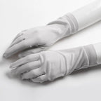Gant femme gris clair en soie, vue de face