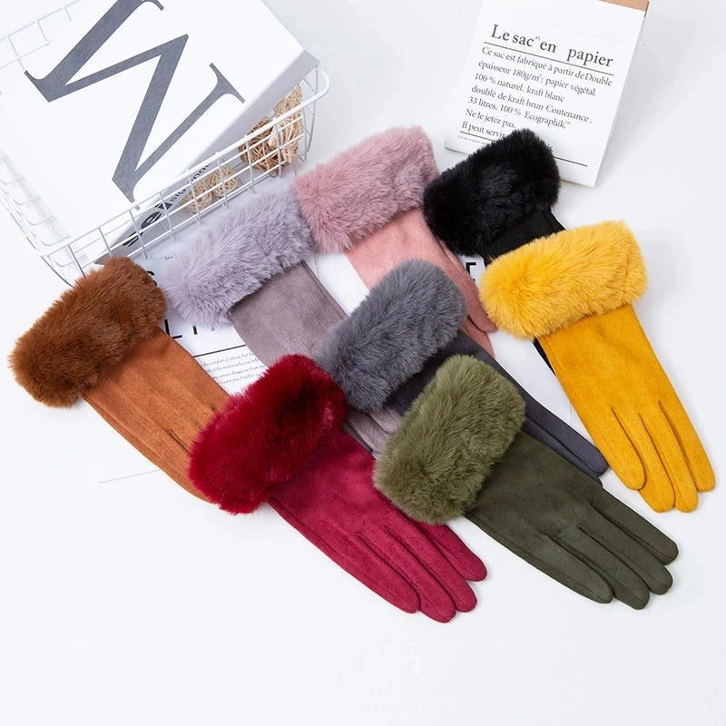 Gants femme suédine, plusieurs coloris présentés en éventail