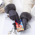 Gants femme suédine gris, utilisation tactile sur écran de téléphone