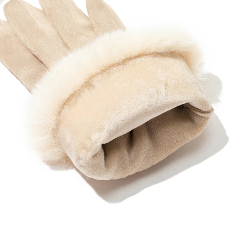 Gant femme en suédine, détail de la doublure peluche