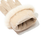 Gant femme en suédine, détail de la doublure peluche