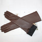 Gants cuir femme longs, coloris café, posés à plat