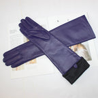 Gants cuir femme longs, coloris violet foncé, posés à plat