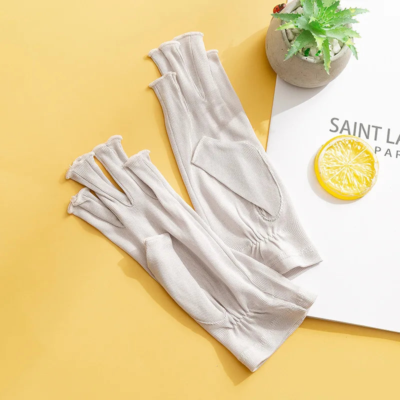 Gants femme en soie tricotée mi-doigts, coloris gris
