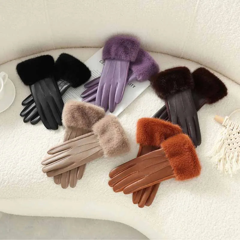 Gants femme cuir PU, détail de la manchette en fausse fourrure
