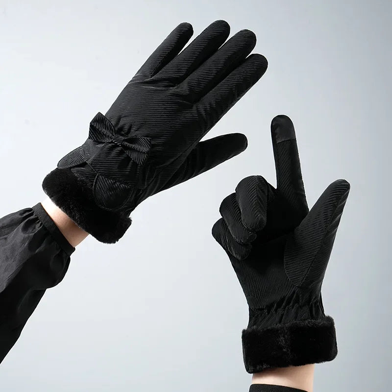 Gant femme noir en velours matelassé, nœud et revers fourrure