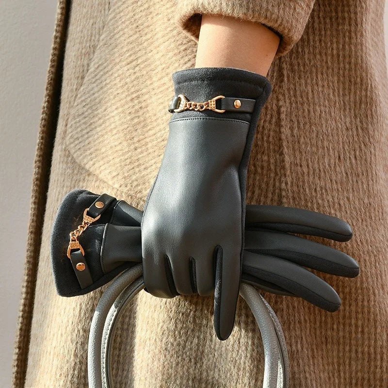 Gants similicuir femme, coloris gris, chaîne dorée au poignet