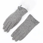 Gant femme en laine, détail du point brodé